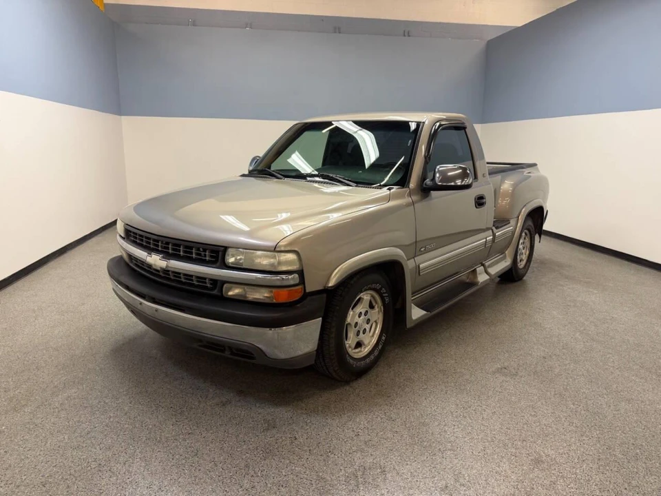 2000 Chevrolet Silverado 1st Gen - Image 2 of 31