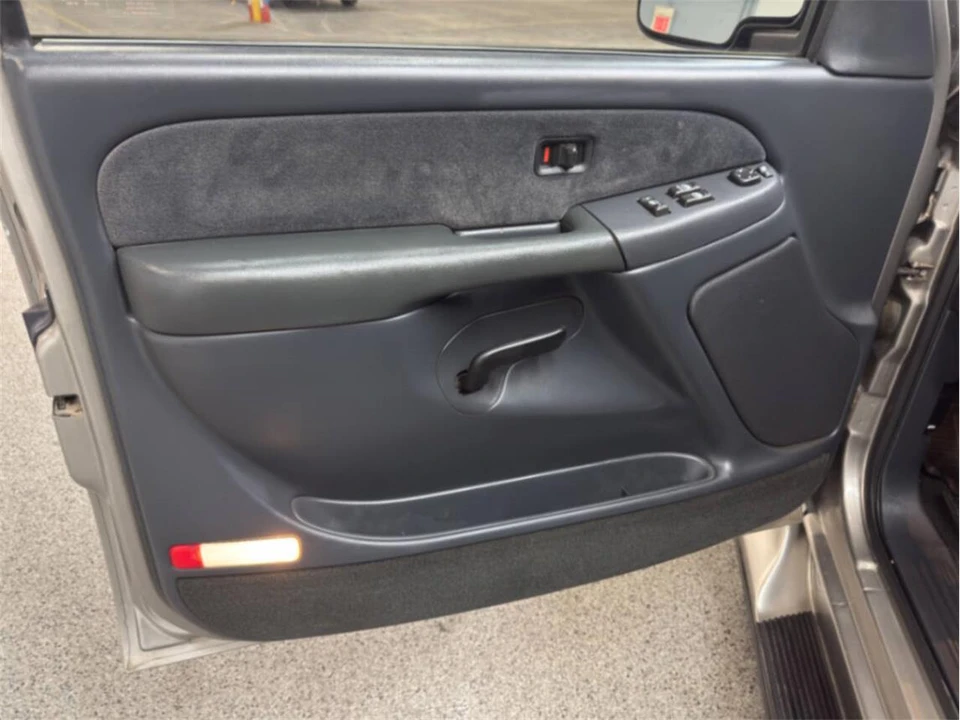2000 Chevrolet Silverado 1st Gen - Image 12 of 31