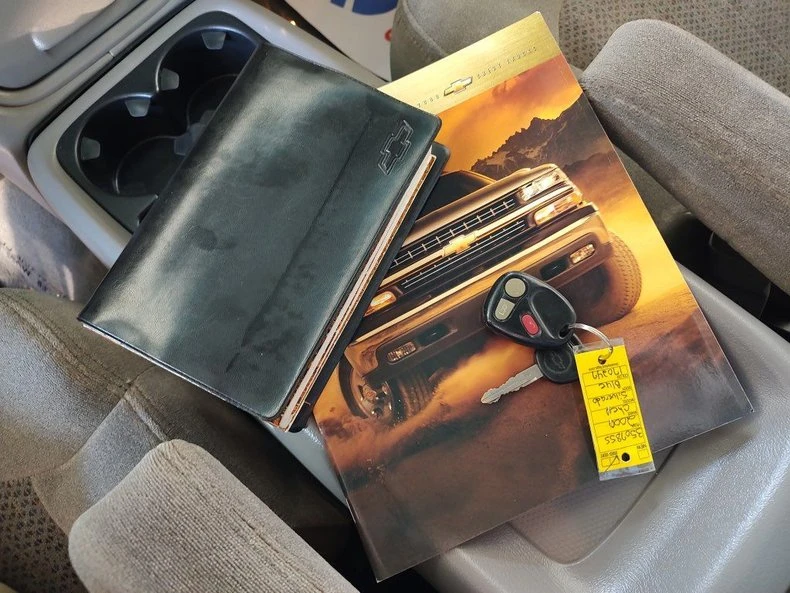 2000 Chevrolet Silverado 1st Gen - Image 9 of 12