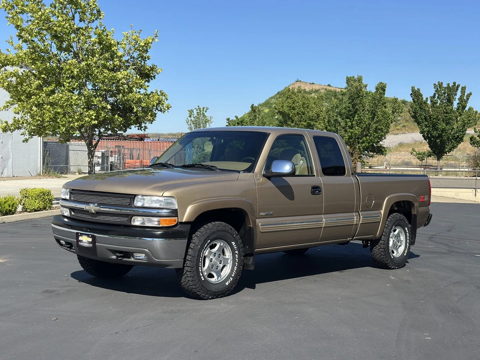 2000 Chevrolet Silverado 1st Gen - Image 2 of 31
