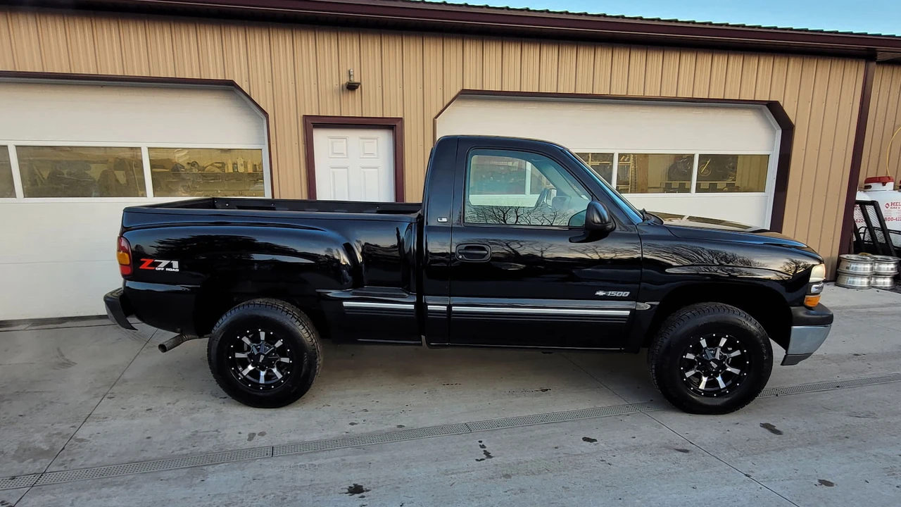 2000 Chevrolet Silverado 1st Gen - Image 2 of 12