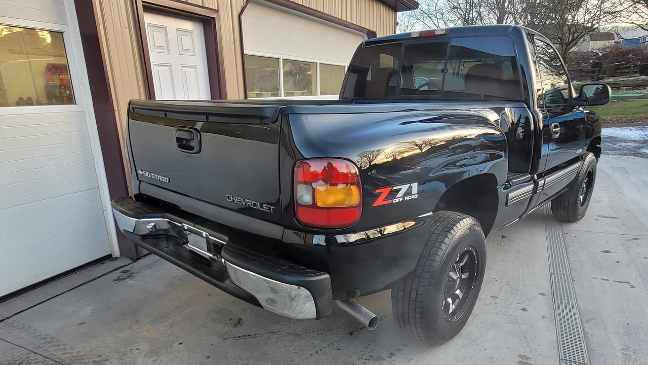 2000 Chevrolet Silverado 1st Gen - Image 3 of 12