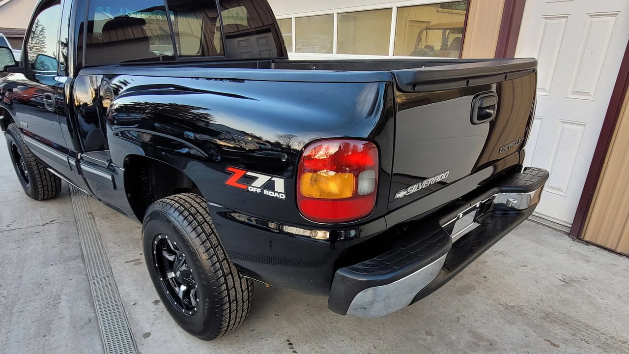 2000 Chevrolet Silverado 1st Gen - Image 4 of 12