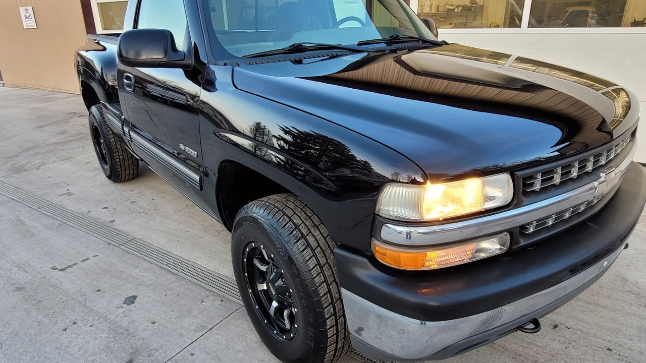 2000 Chevrolet Silverado 1st Gen - Image 10 of 12
