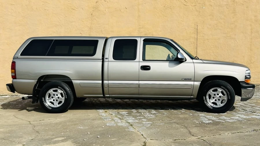 2000 Chevrolet Silverado 1st Gen - Image 2 of 11