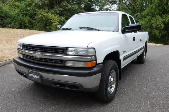 2000 Chevrolet Silverado 2500HD LS 4×4 5-Speed