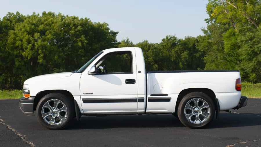 2000 Chevrolet Silverado 1st Gen - Image 2 of 13