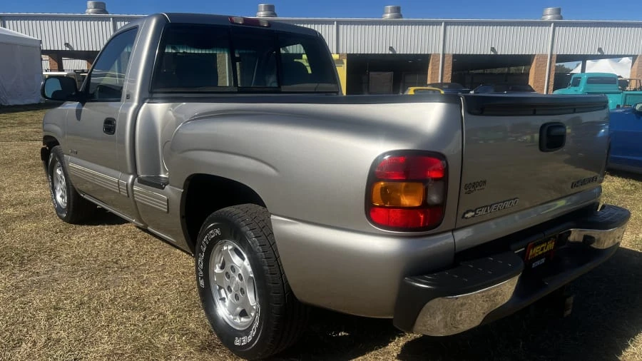 2000 Chevrolet Silverado 1st Gen - Image 6 of 12