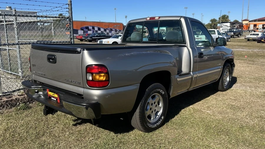 2000 Chevrolet Silverado 1st Gen - Image 2 of 12