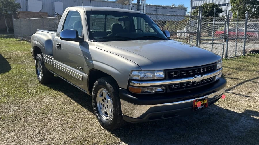 2000 Chevrolet Silverado 1st Gen - Image 3 of 12