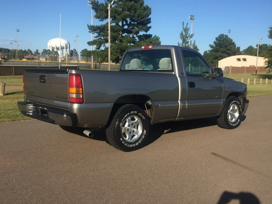 2000 Chevrolet Silverado 1st Gen - Image 2 of 4