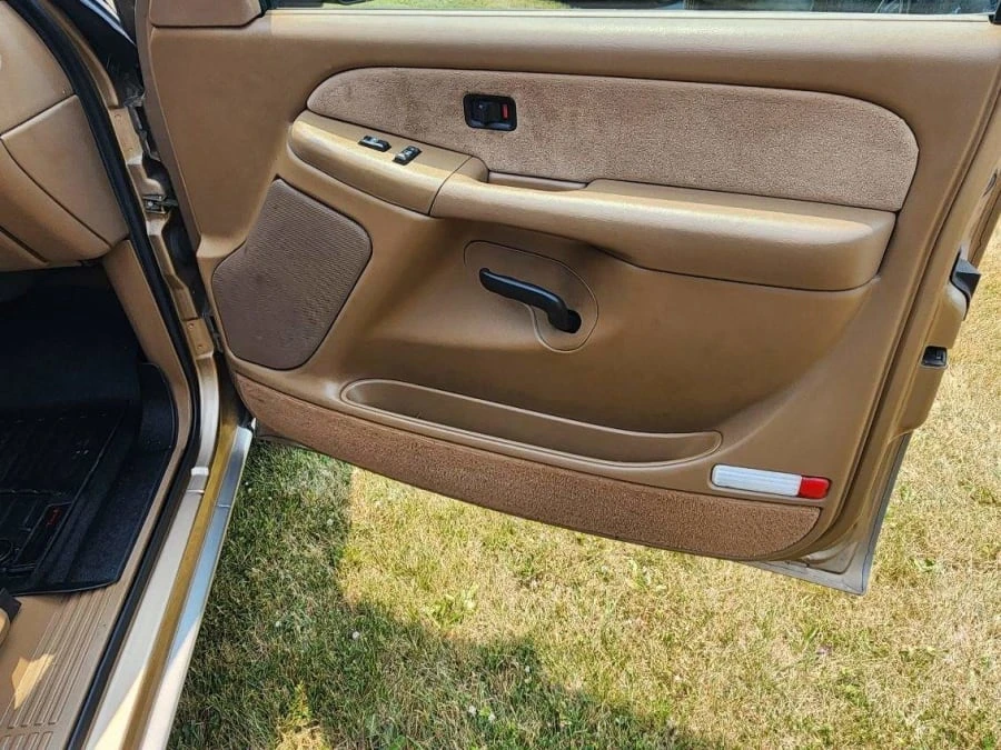 2000 Chevrolet Silverado 1st Gen - Image 7 of 11