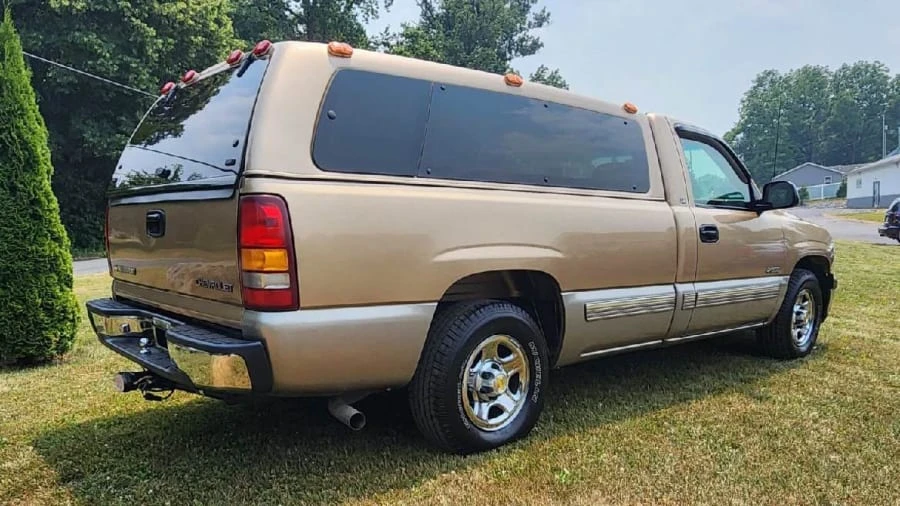 2000 Chevrolet Silverado 1st Gen - Image 2 of 11