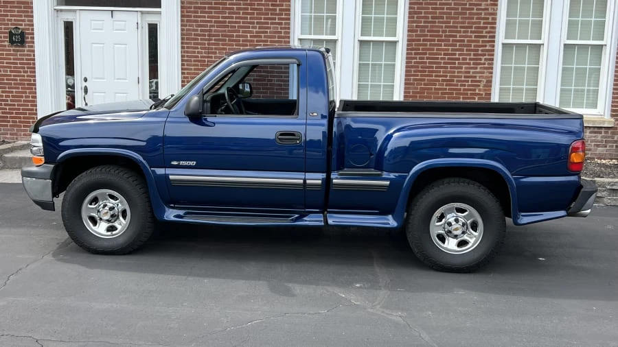 2000 Chevrolet Silverado 1st Gen - Image 2 of 8