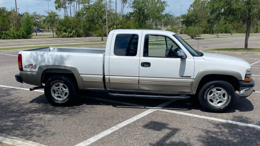 2000 Chevrolet Silverado 1st Gen - Image 2 of 15