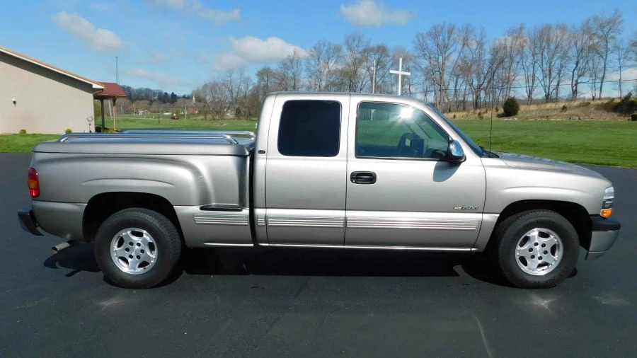 2000 Chevrolet Silverado 1st Gen - Image 2 of 13