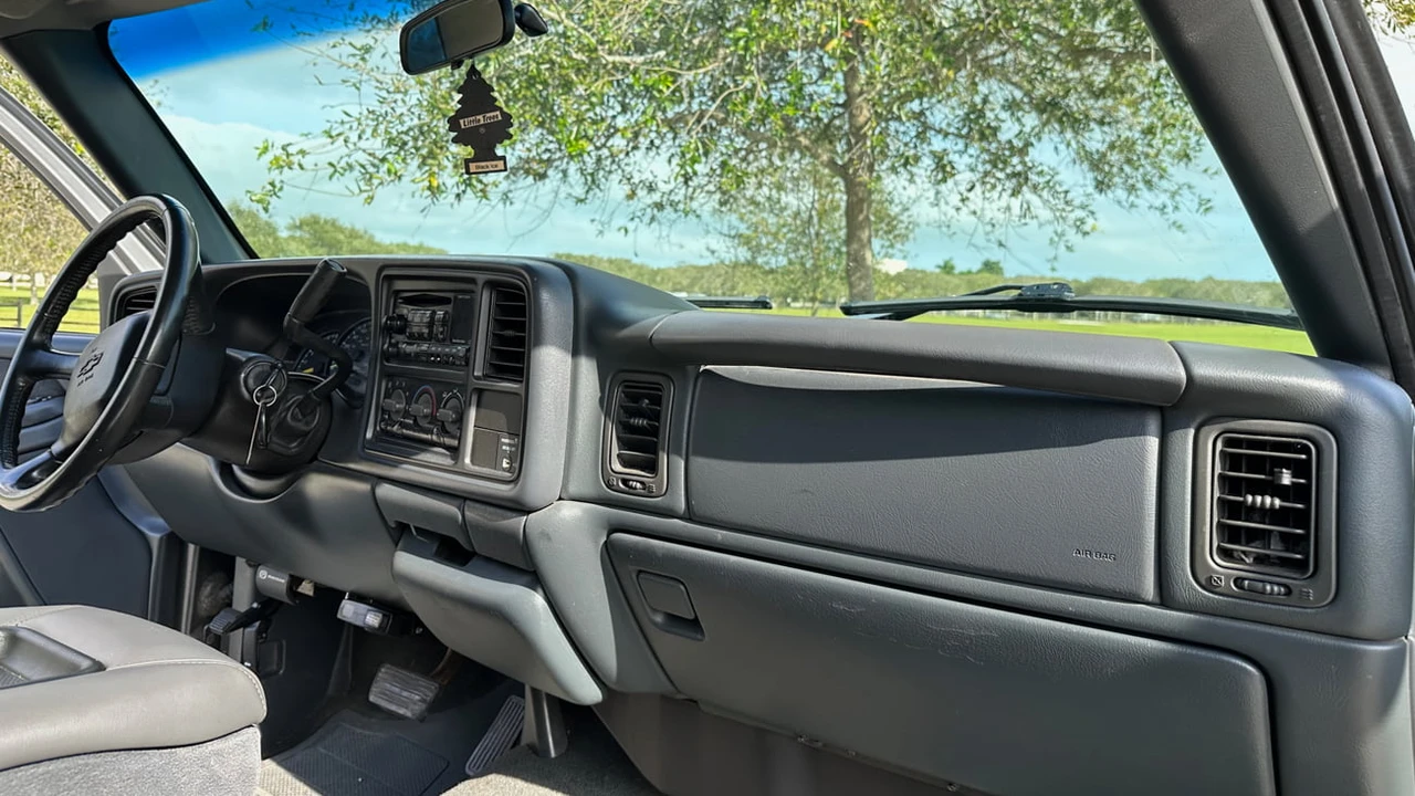 2000 Chevrolet Silverado 1st Gen - Image 10 of 19