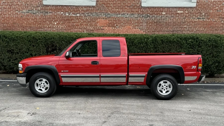 2000 Chevrolet Silverado 1st Gen - Image 2 of 11