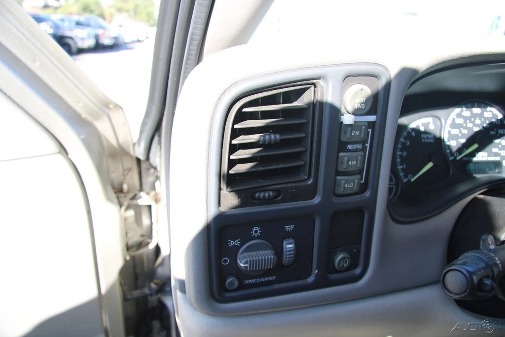 2000 Chevrolet Suburban 9th Gen - Image 16 of 21