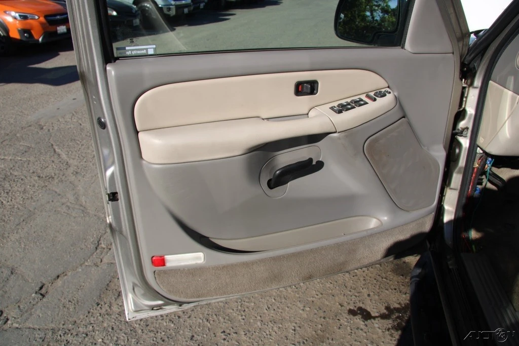 2000 Chevrolet Suburban 9th Gen - Image 13 of 21