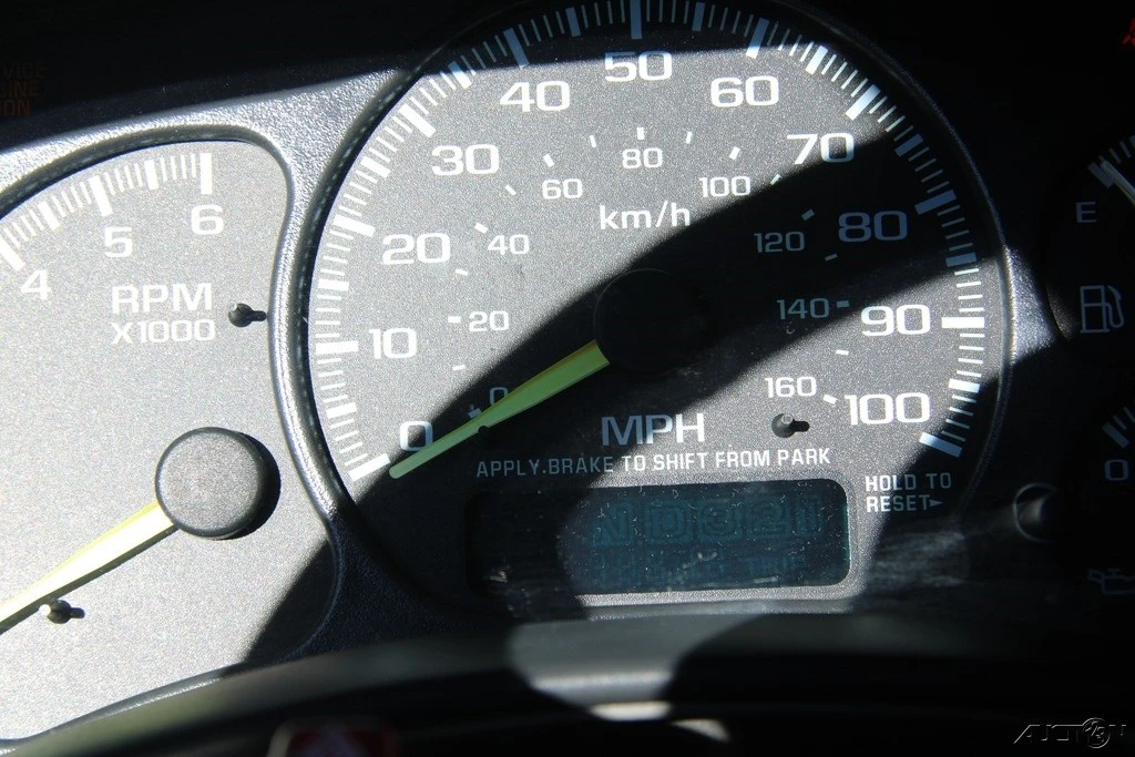 2000 Chevrolet Suburban 9th Gen - Image 18 of 21