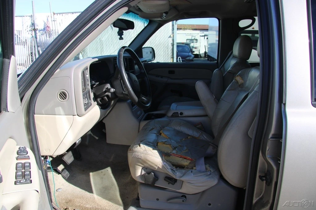 2000 Chevrolet Suburban 9th Gen - Image 14 of 21
