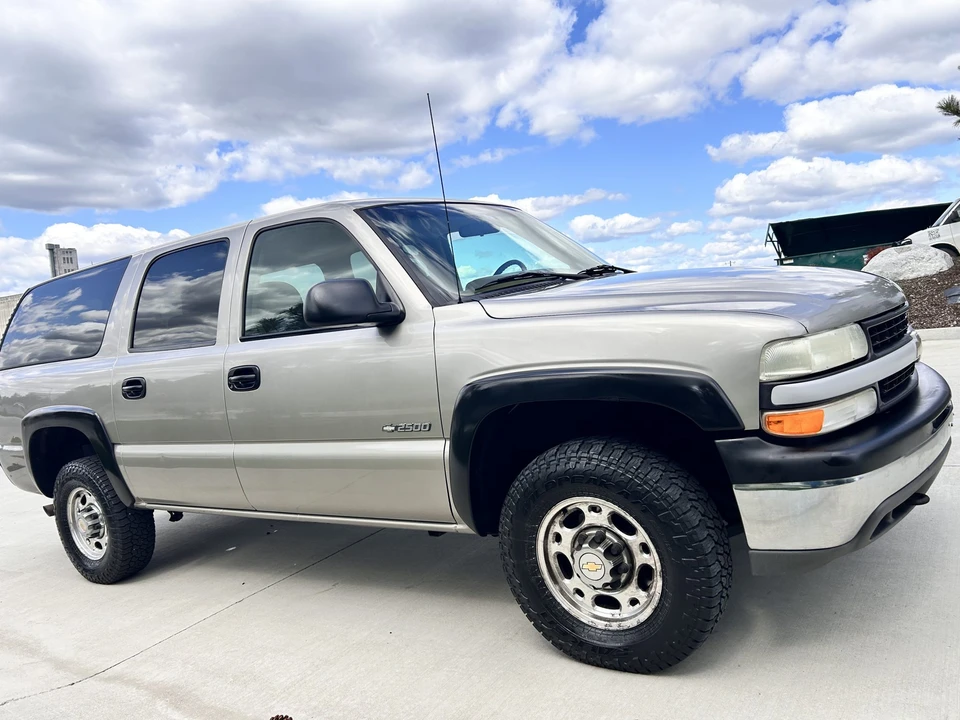 2000 Chevrolet Suburban 9th Gen - Image 10 of 31