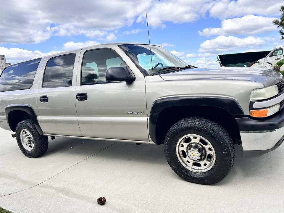 2000 Chevrolet Suburban 9th Gen - Image 9 of 31