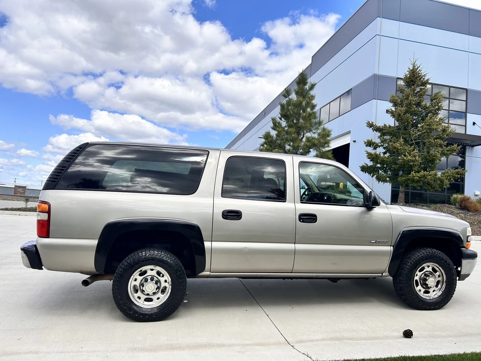 2000 Chevrolet Suburban 9th Gen - Image 8 of 31