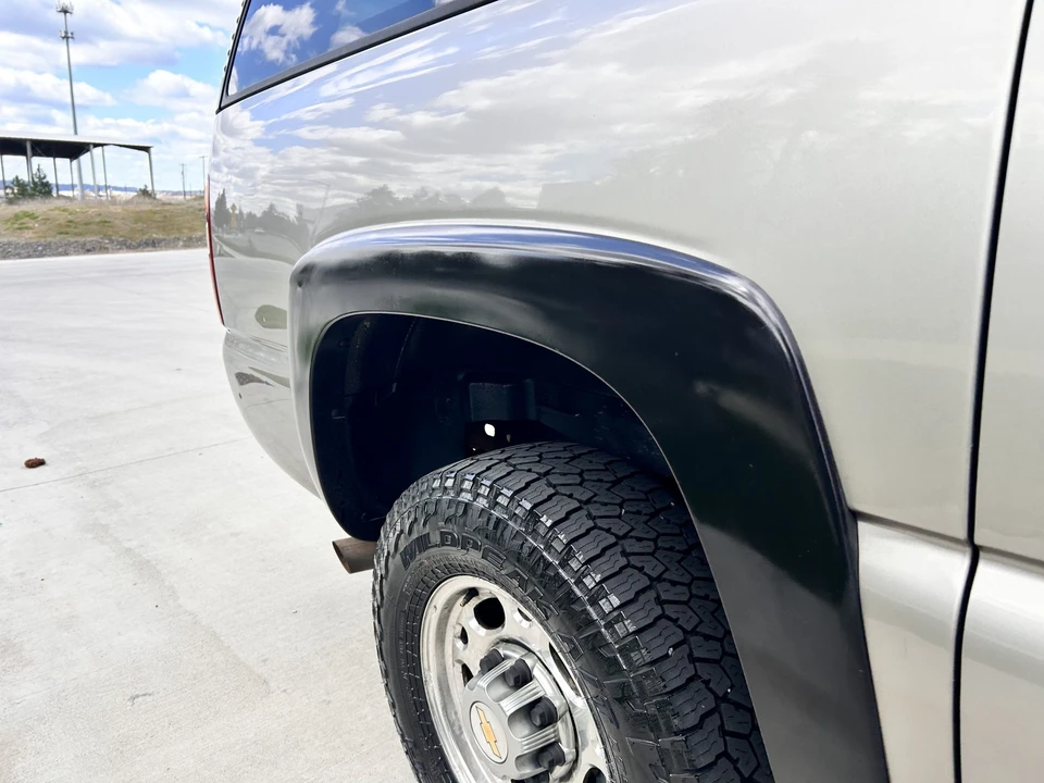 2000 Chevrolet Suburban 9th Gen - Image 16 of 31