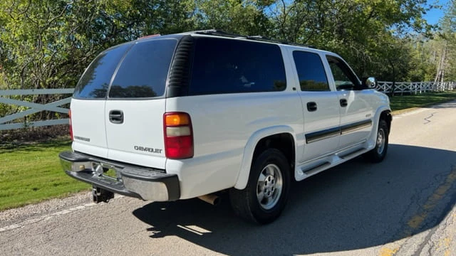 2000 Chevrolet Suburban 9th Gen - Image 3 of 18