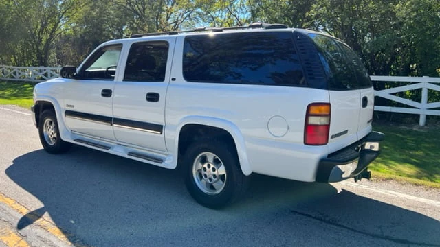 2000 Chevrolet Suburban 9th Gen - Image 16 of 18