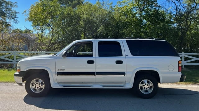 2000 Chevrolet Suburban 9th Gen - Image 17 of 18