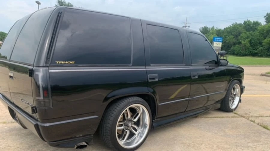 2000 Chevrolet Tahoe - Image 2 of 8