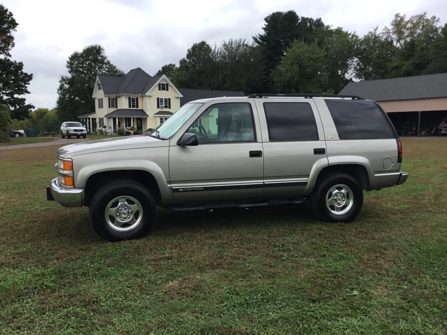 2000 Chevrolet Tahoe 2nd Gen - Image 2 of 8
