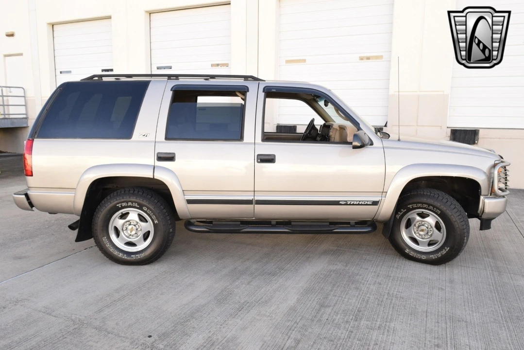 2000 Chevrolet Tahoe 2nd Gen - Image 7 of 12