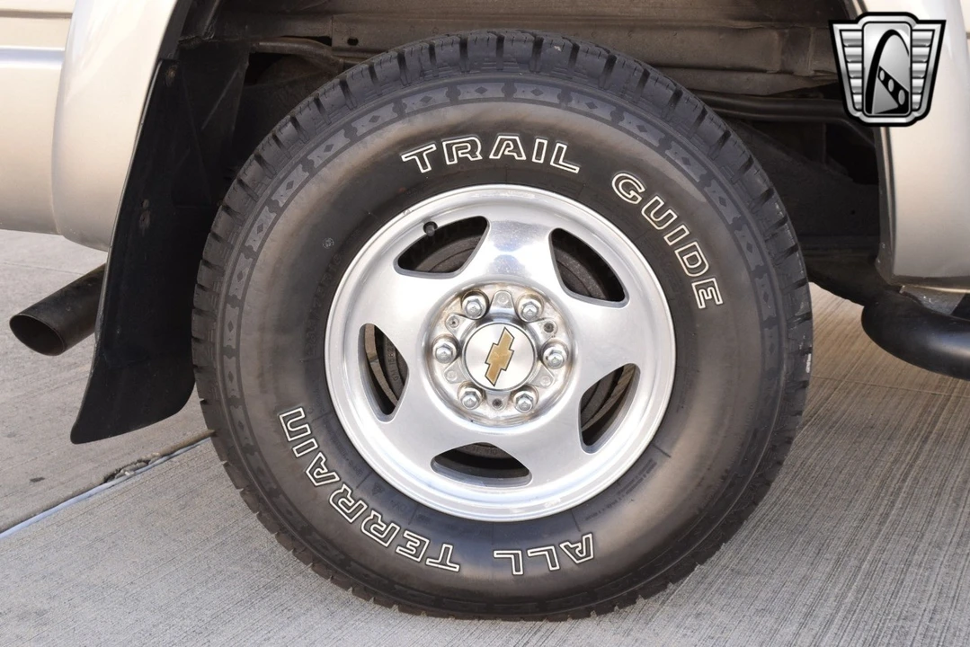 2000 Chevrolet Tahoe 2nd Gen - Image 11 of 12