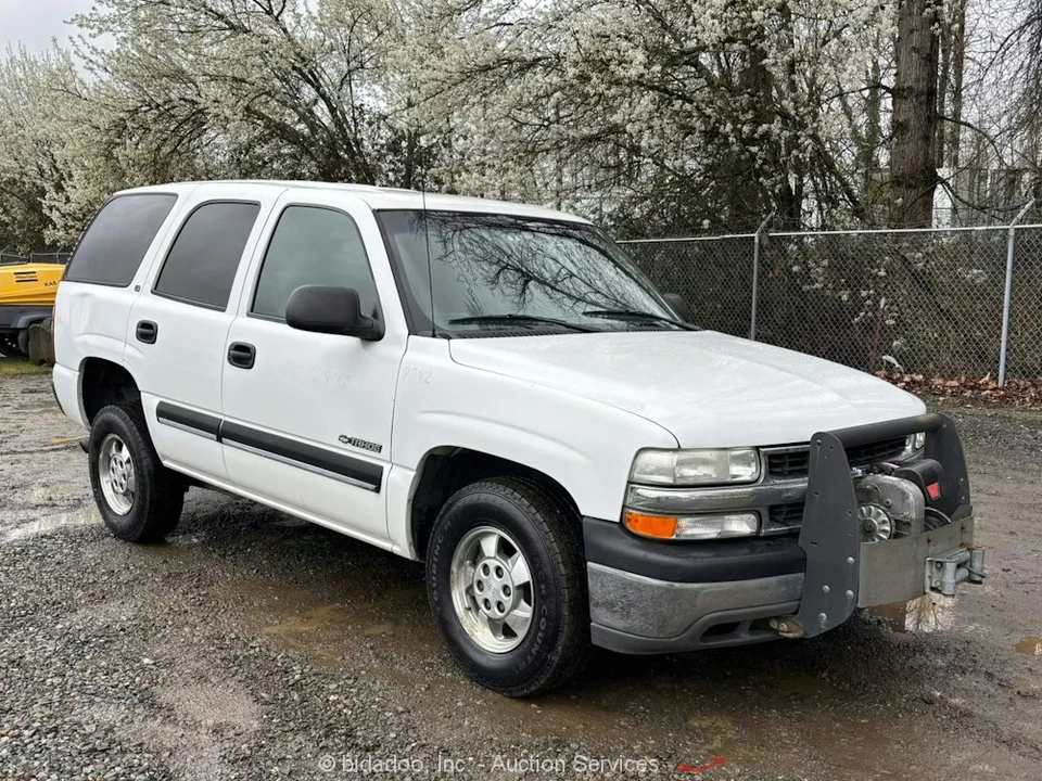2000 Chevrolet Tahoe 2nd Gen - Image 2 of 12