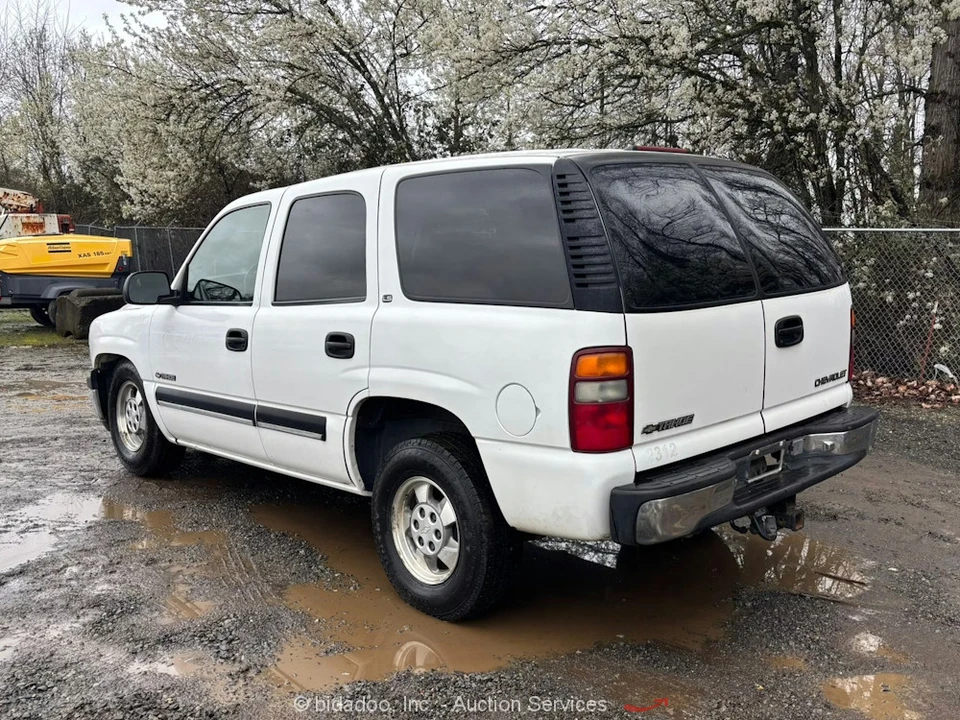2000 Chevrolet Tahoe 2nd Gen - Image 3 of 12