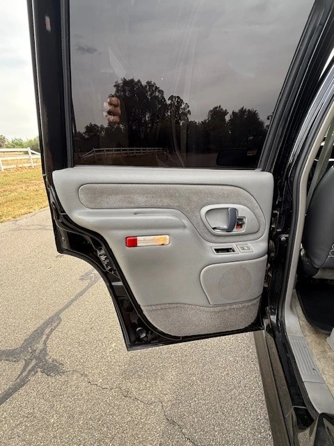 2000 Chevrolet Tahoe 1st Gen - Image 19 of 21