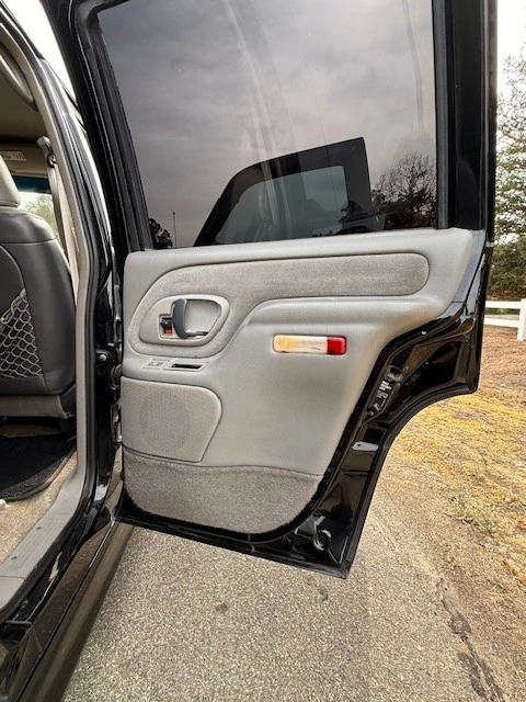 2000 Chevrolet Tahoe 1st Gen - Image 17 of 21