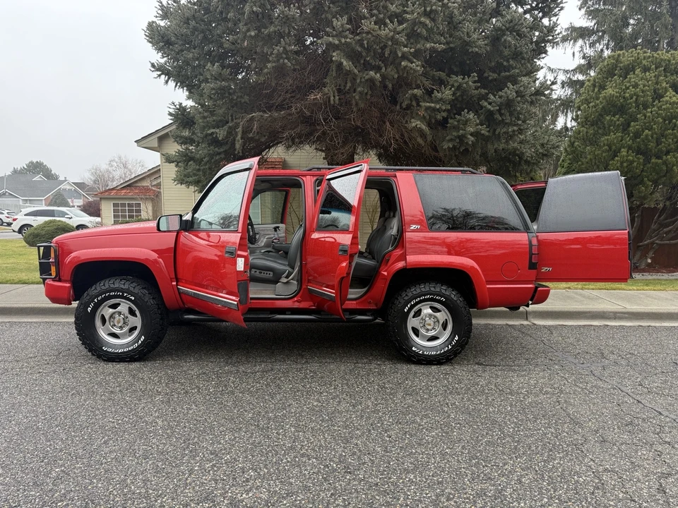 2000 Chevrolet Tahoe 1st Gen - Image 11 of 21