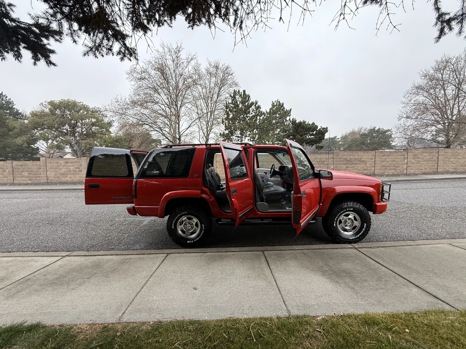 2000 Chevrolet Tahoe 1st Gen - Image 14 of 21