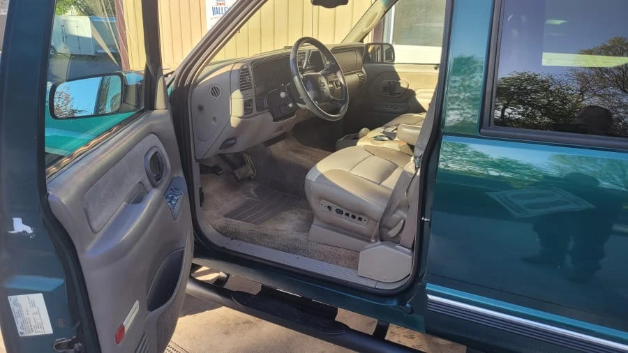 2000 Chevrolet Tahoe 1st Gen - Image 5 of 12
