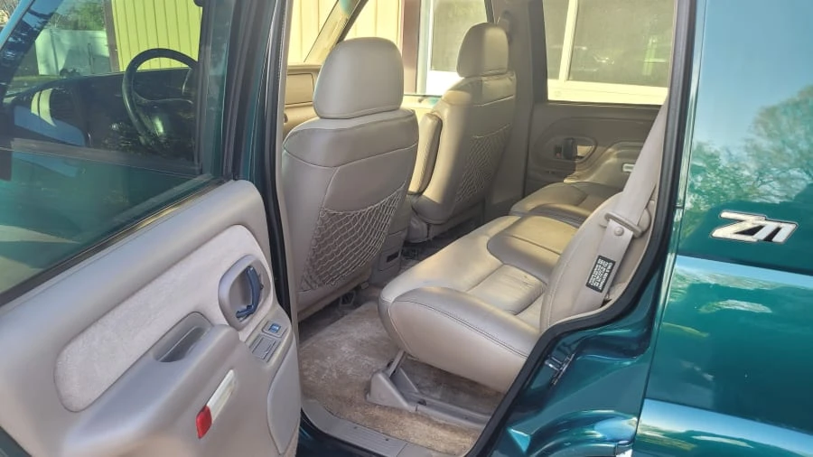 2000 Chevrolet Tahoe 1st Gen - Image 9 of 12