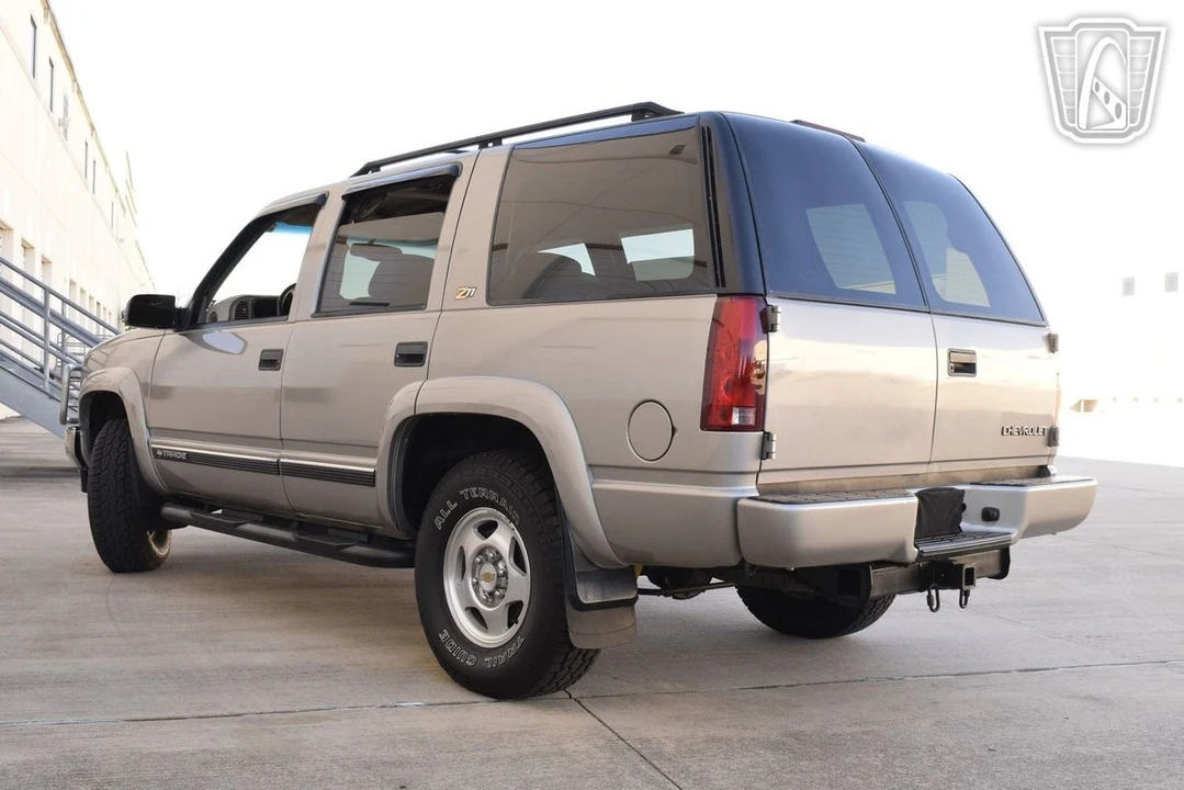 2000 Chevrolet Tahoe 1st Gen - Image 9 of 12