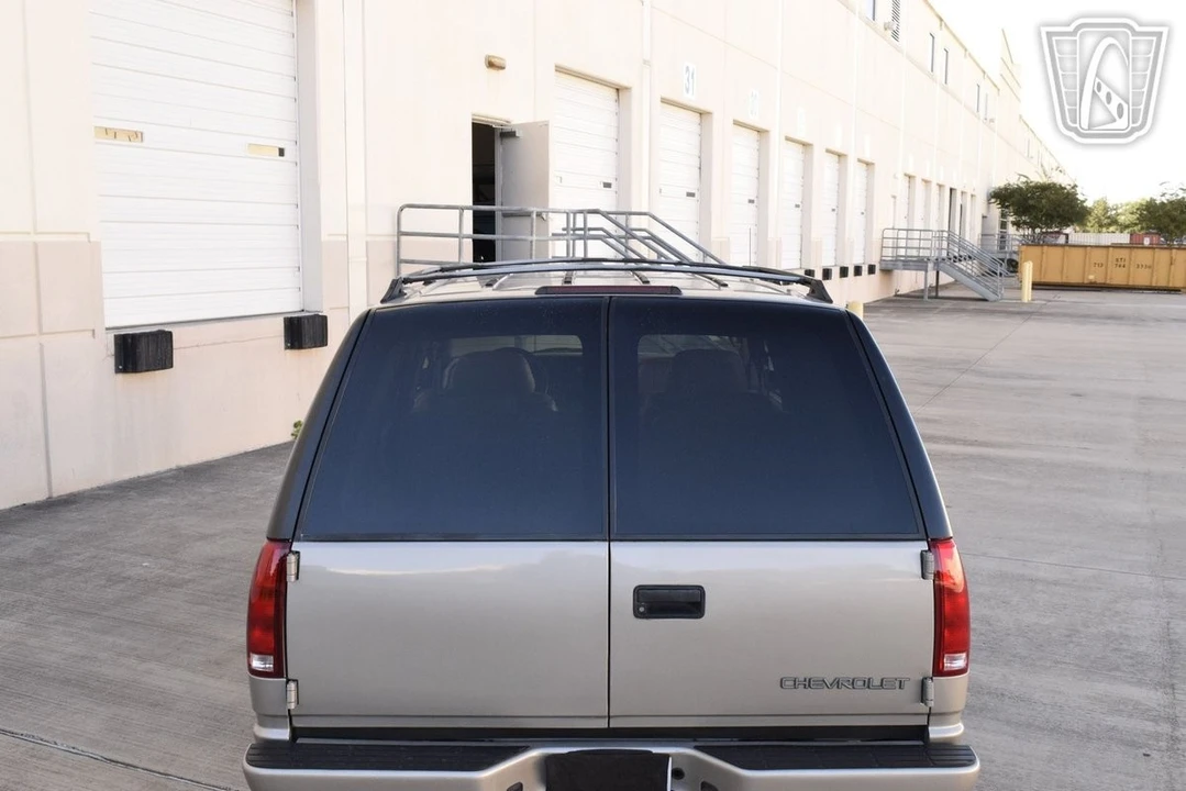 2000 Chevrolet Tahoe 1st Gen - Image 10 of 12