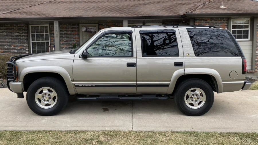 2000 Chevrolet Tahoe 1st Gen - Image 2 of 19