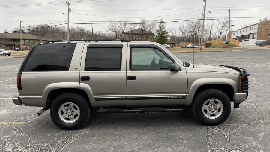 2000 Chevrolet Tahoe 1st Gen - Image 18 of 19