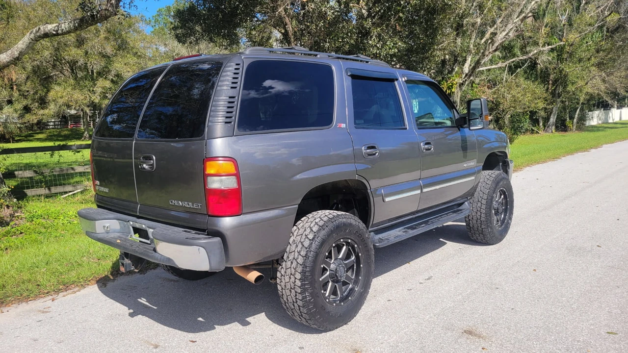 2000 Chevrolet Tahoe 1st Gen - Image 3 of 8